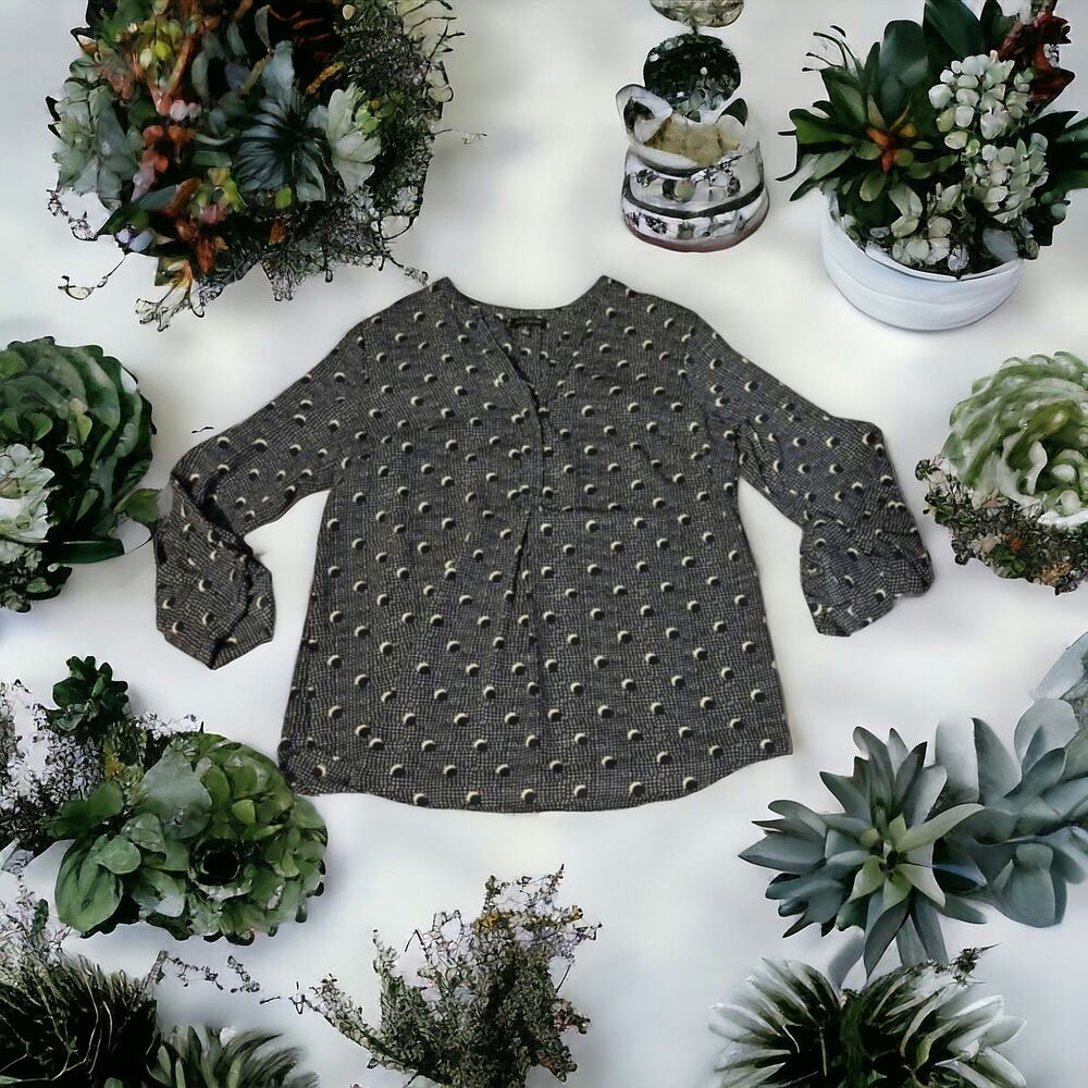 The Limited Small Long Sleeve V-Neck Button Down Shirt